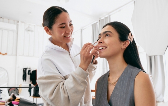 Design and apply make-up for photography